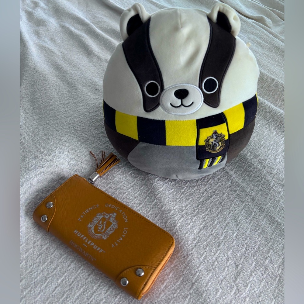 Hufflepuff Badger Squishmallow - Picture 2 of 3